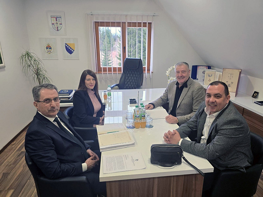 ИСТОЧНИ СТАРИ ГРАД, 4. МАРТА /СРНА/ - Министар пољопривреде, шумарства и водопривреде Анђелка Кузмић састала се данас са начелником општине Источни Стари Град Бојом Гашановићем.