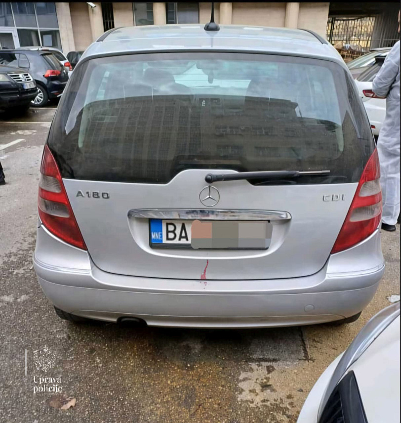 ПОДГОРИЦА, 4. МАРТА /СРНА/ - Подгоричка полиција је након потјере ухапсила мушкарца из Tузи, који је возило под дејством кокаина и марихуане, те у возилу пронашла 26 килограма марихуане.