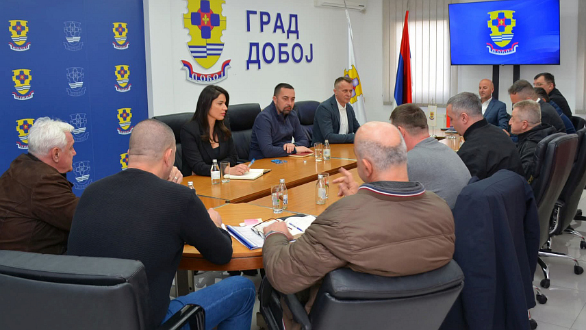 ДОБОЈ, 5. МАРТА /СРНА/ - Градоначелник Добоја Борис Јеринић на састанку са директорима јавних и комуналних предузећа.
