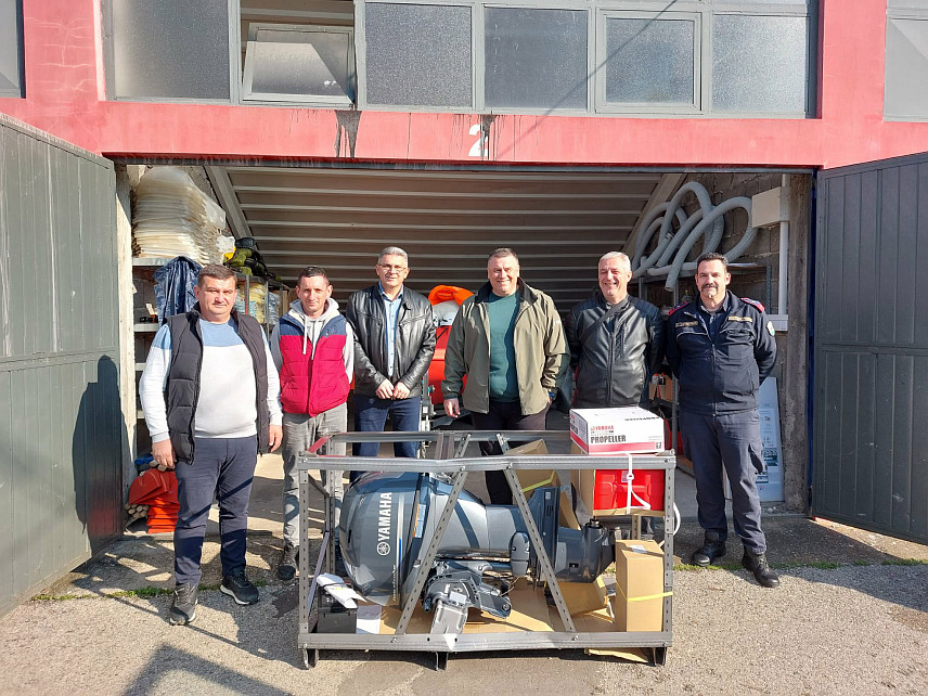 СРБАЦ, 5. МАРТА /СРНА/ - Опремање јединица Цивилне заштите и тимова за заштиту и спасавање на подручју општине Србац настављено је набавком теренског џипа, као и новог ванбродског мотора, вриједног 20.000 КМ, којим је настављено јачање капацитета за реаговање у ванредним ситуацијама.