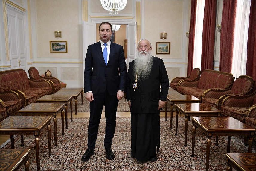 САРАЈЕВО, 5. МАРТА /СРНА/ - Министар правде Републике Српске Горан Селак и Његово високопреосвештенство митрополит дабробосански Хризостом истакли су данас током састанка у Сарајеву важност наставка сарадње институција Републике Српске и Српске православне цркве /СПЦ/, с циљем очувања права, имовине и духовног насљеђа српског народа.