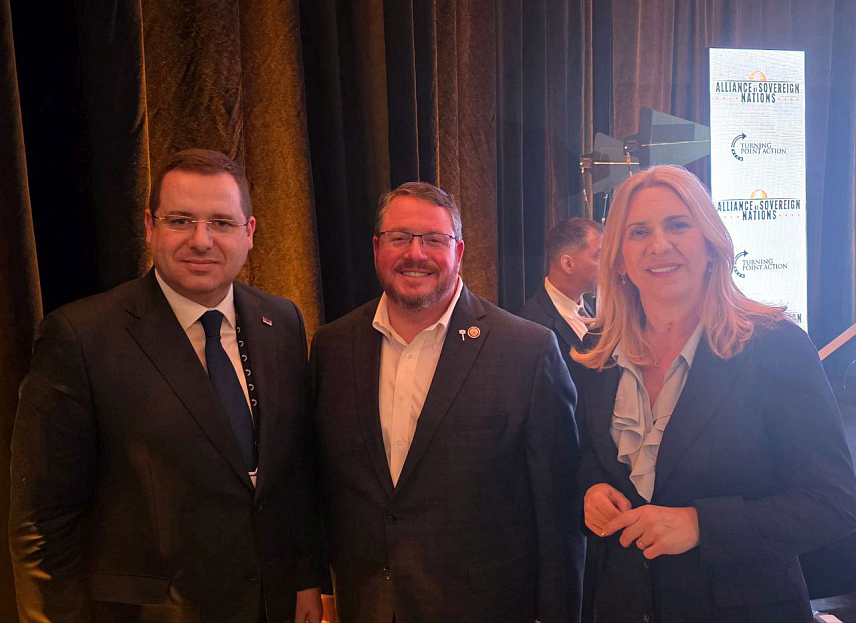 ВАШИНГТОН, 5. МАРТА /СРНА/ - Српски делегат у Дому народа Парламентарне скупштине БиХ Радован Ковачевић и српски члан Предсједништва БиХ Жељка Цвијановић састали су се данас у Вашингтону са чланом Представничког дома америчког Конгреса из Републиканске странке, Рендијем Фајном.