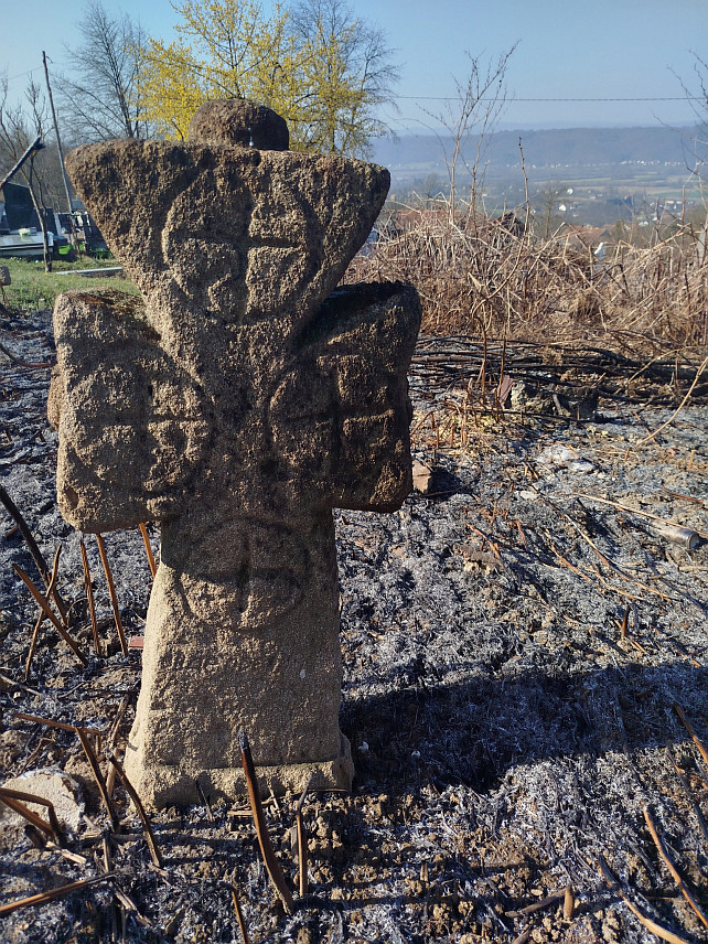 НОВИ ГРАД, 5. МАРТА /СРНА/ - Новоградско Удружење "Каструм на Уни" документовало је у оквиру пројекта "Приче са камена" више од 2.000 надгробних споменика из периода 17. до 19. вијека на подручју ове општине.