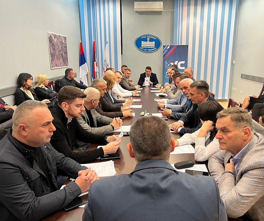 ТРЕБИЊЕ, 6. МАРТА /СРНА/ - Сједница Предсједништва Уједињене Српске одржана вечерас у Требињу.