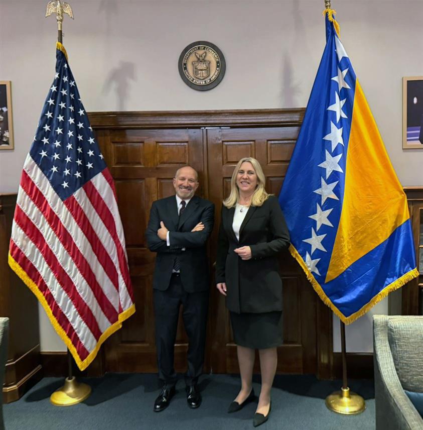 ВАШИНГТОН, 6. МАРТА /СРНА/ - Српски члан Предсједништва БиХ Жељка Цвијановић у разговору са америчким секретаром за економију Хауардом Латником подржала је планиране америчке пројекта у БиХ и исказала заинтересованост Републике Српске за нове инвестиције из САД.