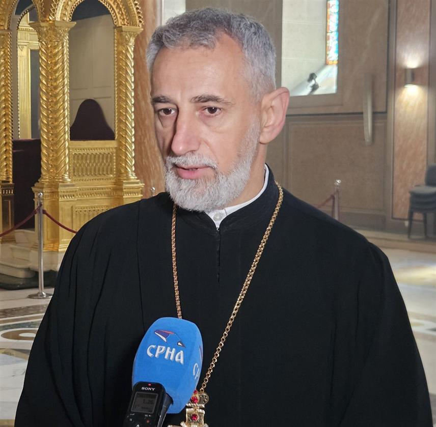 ИСТОЧНО САРАЈЕВО, 11. АПРИЛА /СРНА/ - Протојереј-ставрофор Владимир Ступар истиче да Христово васкрсење представља побједу живота над смрћу и да радост Васкрса превазили границе овога свијета, напомињући да празник не треба да се прославља само и искључиво у кругу породице.