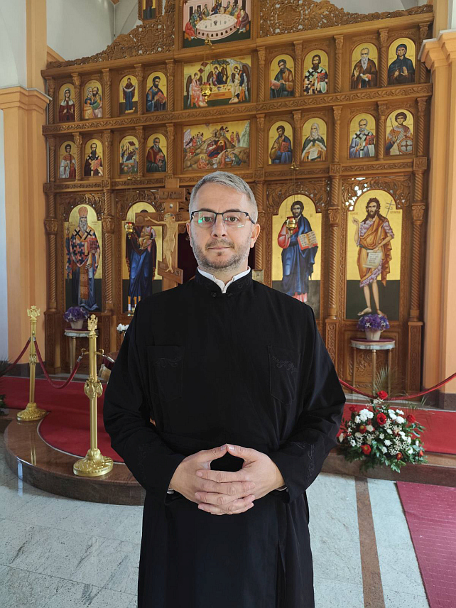 БАЊАЛУКА, 12. АПРИЛА /СРНА/ - Старјешина храма Светог Василија Острошког у Бањалуци свештеник Миладин Митровић.