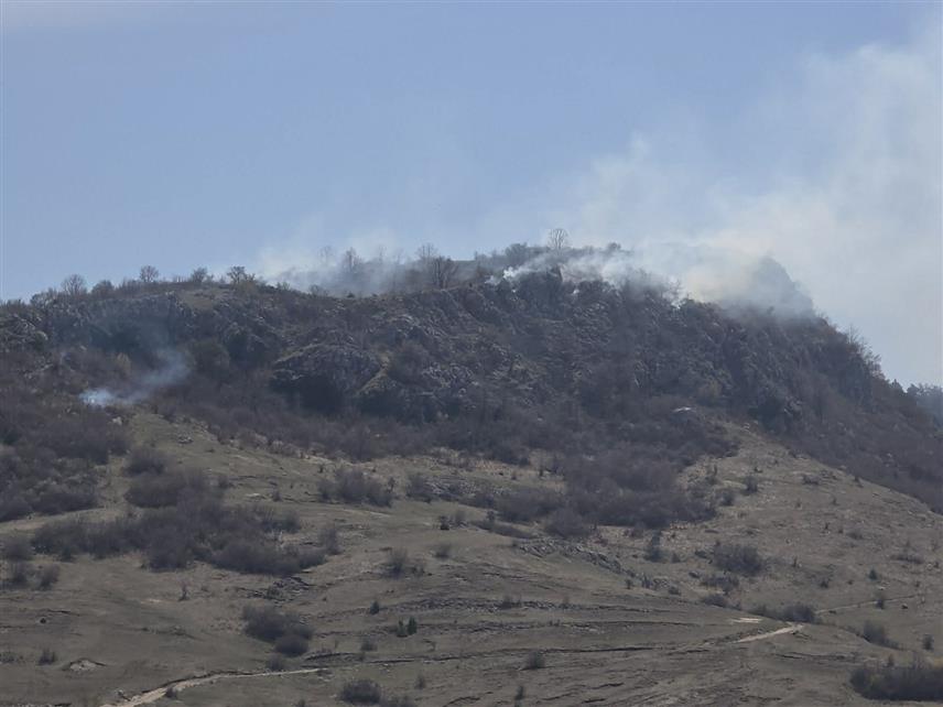 ГАЦКО, 12. АПРИЛА /СРНА/ - Пожар на подручју брда Гат изнад Гацка под контролом је и ускоро ће бити угашен, речено је данас Срни у гатачкој Ватрогасно-спасилачкој јединици.