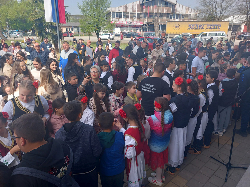 ПРИЈЕДОР, 13. АПРИЛА /СРНА/ - У порти Цркве Светог Пророка Илије у Приједору данас је, на Велики понедјељак, одржана трећа васкршња туцијада, а побједник је Синиша Родић, ученик првог разреда Основне школе "Петар Кочић".