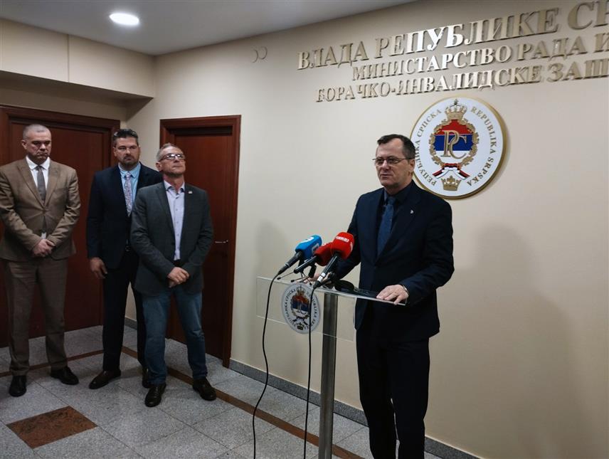 БАЊАЛУКА, 14. АПРИЛА /СРНА/ - Запошљавање 500 дјеце погинулих бораца до краја године приоритет је за Борачку организацију Републике Српске /БОРС/, изјавио је предсједник Предсједништва БОРС-а Милован Гагић.