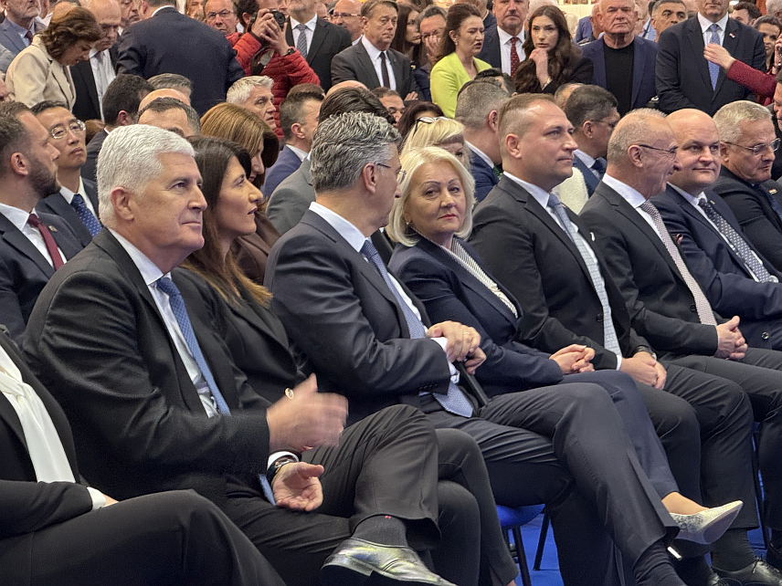 МОСTАР, 14. АПРИЛА /СРНА/ - Предсједавајућа Савјета министара Борјана Кришто данас је у Мостару отворила 27. Међународни сајам привреде који је окупио 900 излагача из 27 земаља.