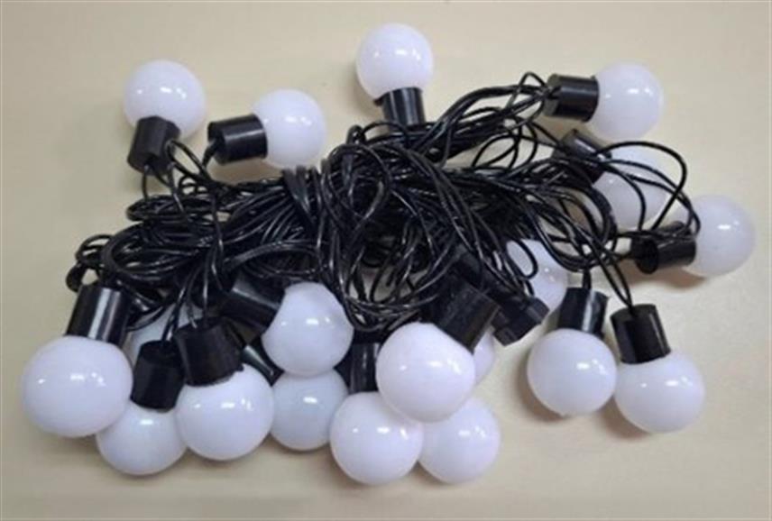 ИСТОЧНО САРАЈЕВО, 14. АПРИЛА /СРНА/ - Са тржишта БиХ повучено је шест модела свјетлосних ланаца /лампиона/ због опасности од струјног удара и пожара.