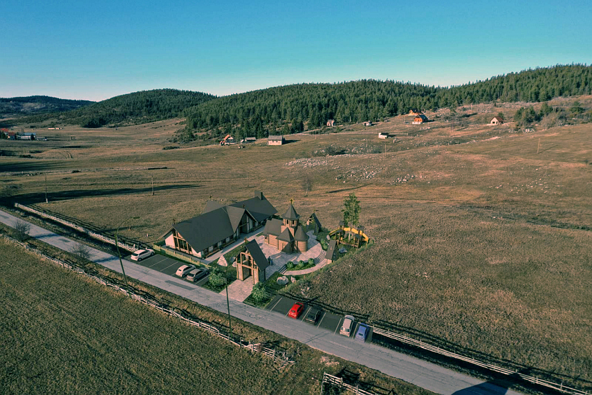 ВИШЕГРАД, 14. АПРИЛА /СРНА/ - На планинској висоравни Сјемећ биће изграђена црква брвнара посвећена Огњеној Марији - ново духовно стјециште становника Вишеграда и Рогатице.