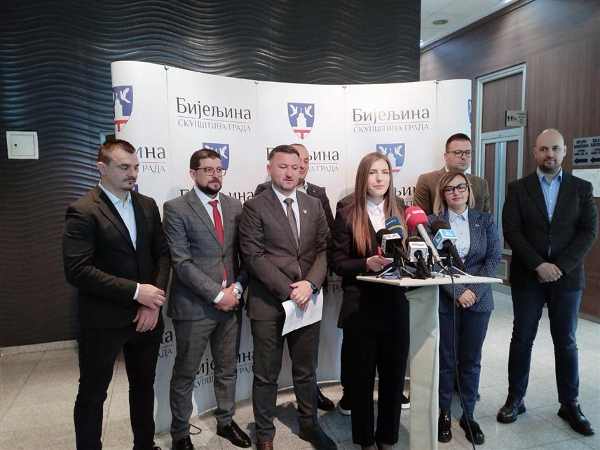 БИЈЕЉИНА, 15. АПРУЛА /СРНА/ - Предсједник Скупштине града Жељана Арсеновић на конференцији за новинаре у Бијељини уочи сједнице Скупштине града.