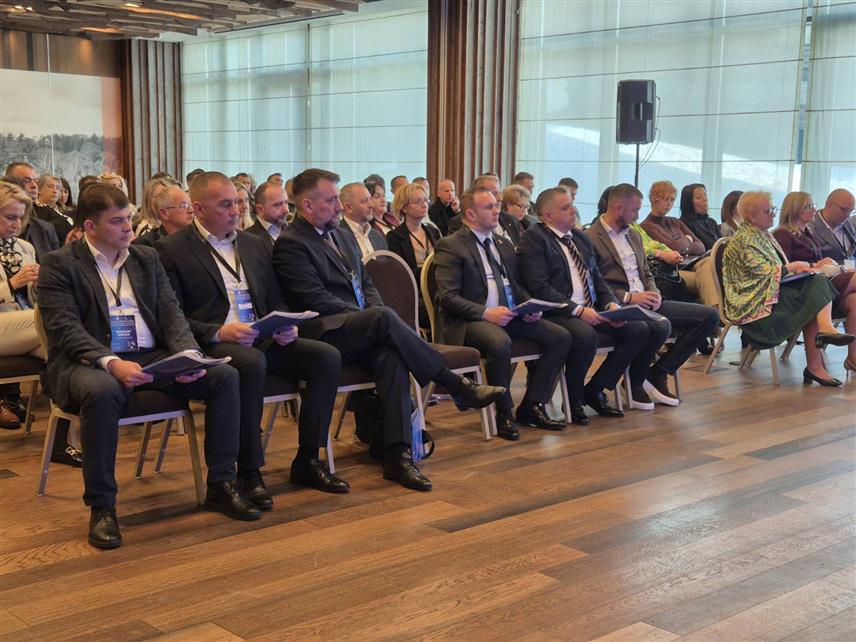 ЈАХОРИНА, 15. АПРИЛА /СРНА/ - Међународна конференциј о водама "Одрживи развој у сектору водних услуга" на Јахорини.