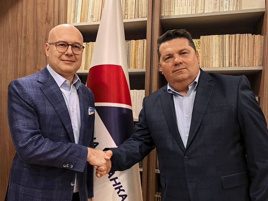 БЕОГРАД, 15. АПРИЛА /СРНА/ - Предсједник Уједињене Српске Ненад Стевандић састао се данас у Београду са предсједником Српске напредне странке Милошем Вучевићем.