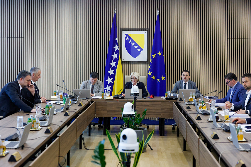 САРАЈЕВО, 15. АПРИЛА /СРНА/ - Сједница Савјета министара БиХ одржана данас у Сарајеву.