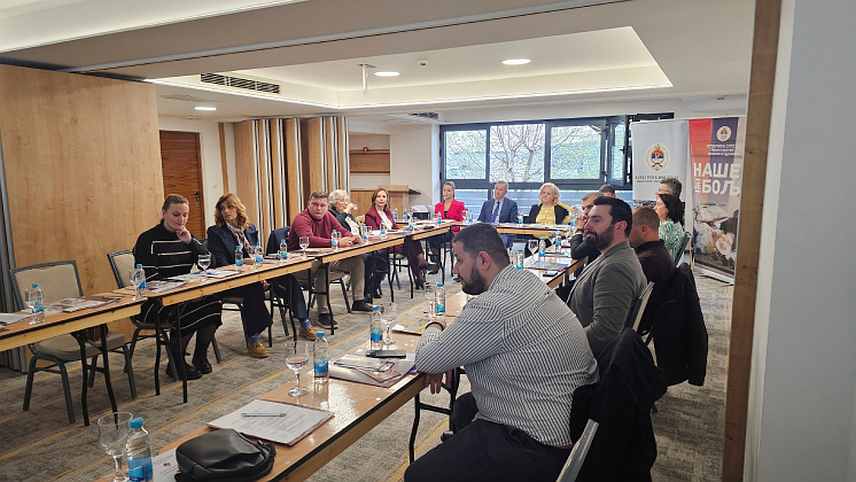 БАЊАЛУКА, 15. АПРИЛА /СРНА/ - Министар трговине и туризма Републике Српске Нед Пуховац и помоћник министра за ресор трговине Душанка Тегелтија данас на конференцији "Брендирање домаћих производа - Наше је боље" одржаној данас у Бањалуци. Скупу су присуствовали представници Привредне коморе Републике Српске, Републичке управе за инспекцијске послове и привредници бањалучке регије.