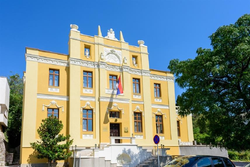 МОСТАР, 16. АПРИЛА /СРНА/ - Мостарски Градски одбор Српског просвјетног и културног друштва /СПКД/ "Просвјета", у сарадњи са Црквеном општином Мостар, додијелило је ове године стипендију "Владимир Ћоровић" за 278 основаца, средњошколаца и студената из Херцеговине и Далмације, док су 42 ученика и студента остварила право на подршку за школовање.