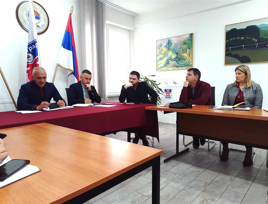 НОВИ ГРАД, 16. АПРИЛА /СРНА/ - Атлетски митинг "Трке слободе" у Новом Граду, на којем ће учествовати више од 800 основаца, средњошколаца и малишана из вртића "Пчелица Маја", биће одржан 8. маја, договорено је данас на првом састанку Организационог одбора.