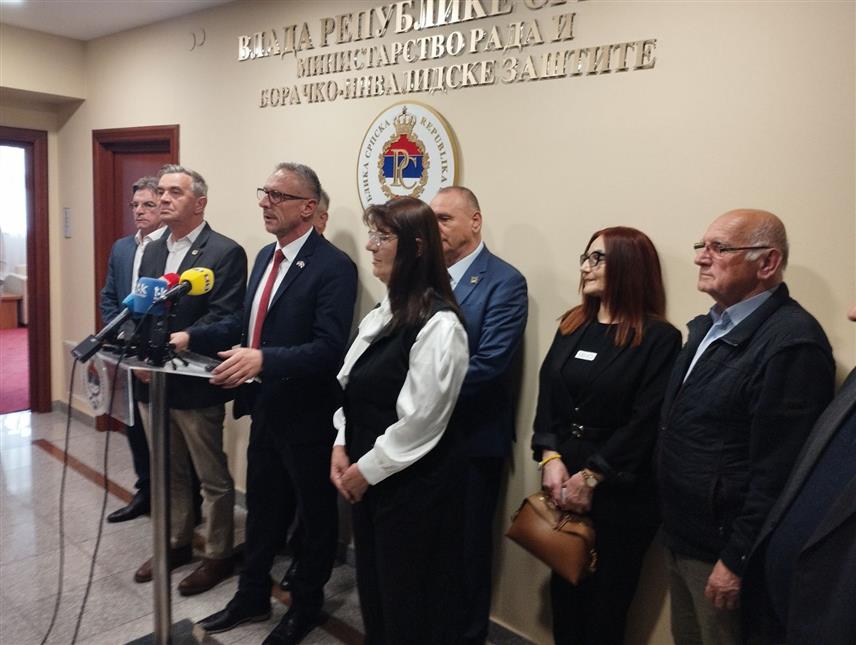 БАЊАЛУКА, 16. АПРИЛА /СРНА/ - Министар рада и борачко-инвалидске заштите Српске Радан Остојић на конференцији за новинаре у Бањалуци.
