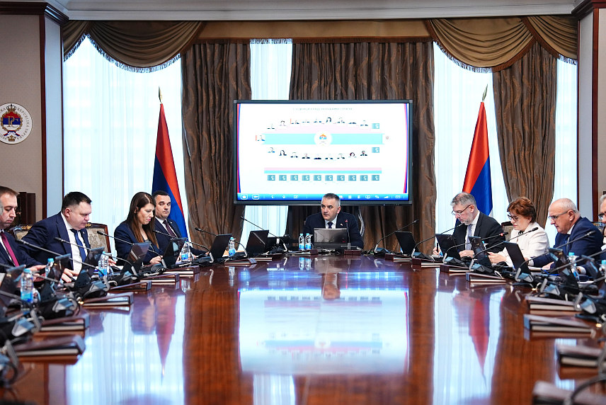 БАЊАЛУКА, 17. АПРИЛА /СРНА/ - Сједница Владе Републике Српске у Бањалуци.