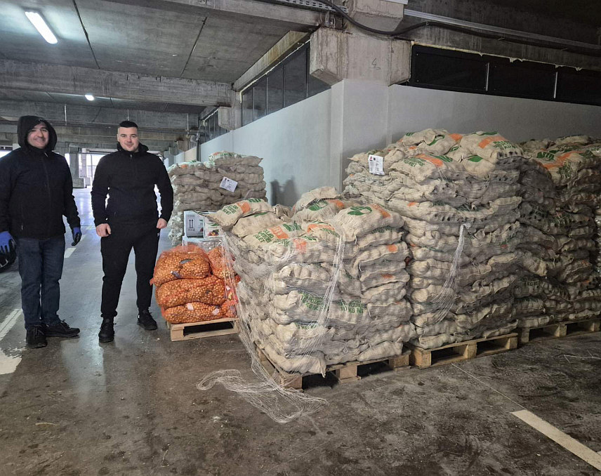 ПАЛЕ, 17. АПРИЛА /СРНА/ - Општина Пале подијелила је данас сјеменске пакете за прољећну сјетву за 300 породица са подручја ове локалне заједнице, укупне вриједности око 20.000 КМ.