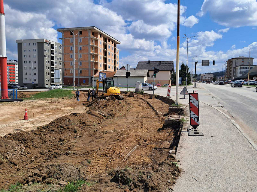 ПАЛЕ, 18. АПРИЛА /СРНА/ - У току су припремни радови на изградњи кружне раскрснице код аутобуске станице на Палама, а њихова укупна вриједност износи 755.000 КМ, без ПДВ-а.