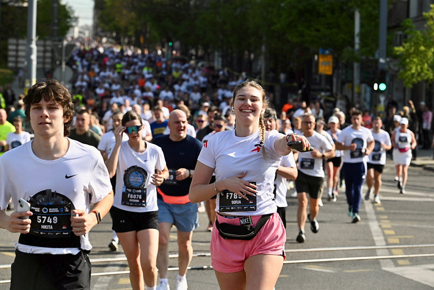 БЕОГРАД, 18. АПРИЛА /СРНА/ - У Београду се данас и сутра одржава полумаратон и маратон, први пут у историји Београдски маратон ће трајати два дана, а очекује се учешће око 14.500 такмичара из 79 држава.