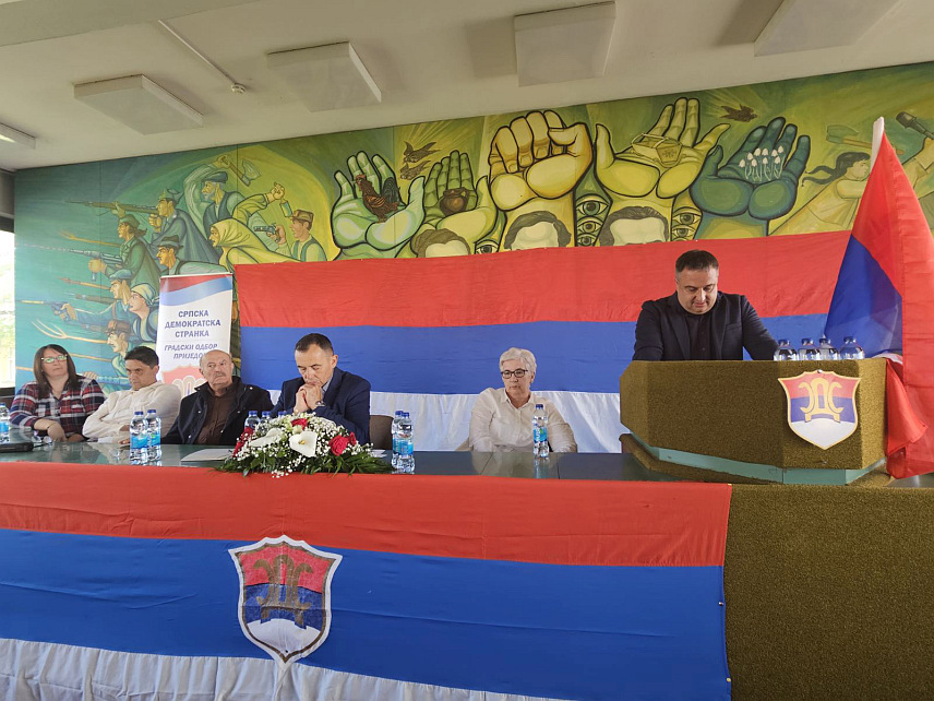 ПРИЈЕДОР, 18. АПРИЛА /СРНА/ - За предсједника Градске организације СДС-а Приједор данас је изабран Далибор Мајкић.