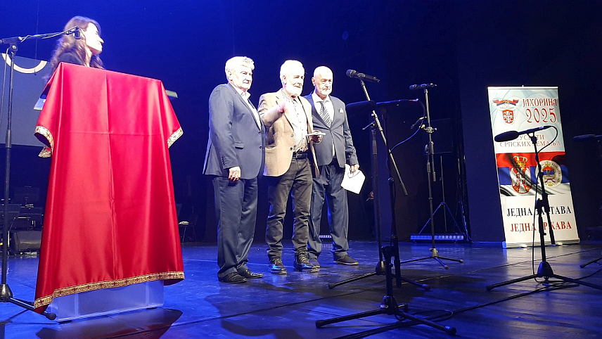 ИСТОЧНО НОВО САРАЈЕВО, 18. АПРИЛА /СРНА/ - Ђорђо Сладоје добитник је овогодише награде "Добрица Ерић", која је додијељена вечерас у Источном Сарајеву на Академији у оквиру Сусрета српских земаља.