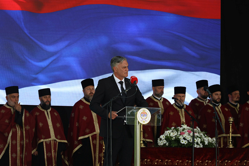 ДОЊА ГРАДИНА, 19. АПРИЛА /СРНА/ - Предсједник Републике Српске Синиша Каран истакао је да Доња Градина није обично стратиште, већ посвећена српска земља покропљена крвљу мученика./Фото - Борислав Здриња/