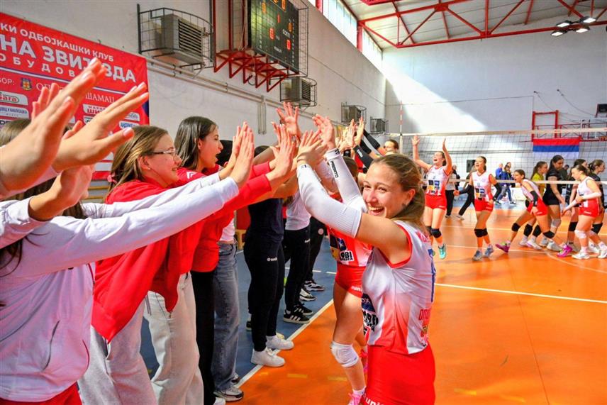 ШАМАЦ, 19. АПРИЛА /СРНА/ - Пионирке Женског одбојкашког клуба /ЖОК/ "Црвена звијезда" из Обудовца постале су данас првакиње Републике Српске у одбојци.У дворани Средње школе "Никола Tесла" у Шамцу одржано је дводневно Првенство Републике Српске за пионирке, чији је домаћин ЖОК "Црвена Звијезда" Обудовац, а генерални спонзор општина Шамац.