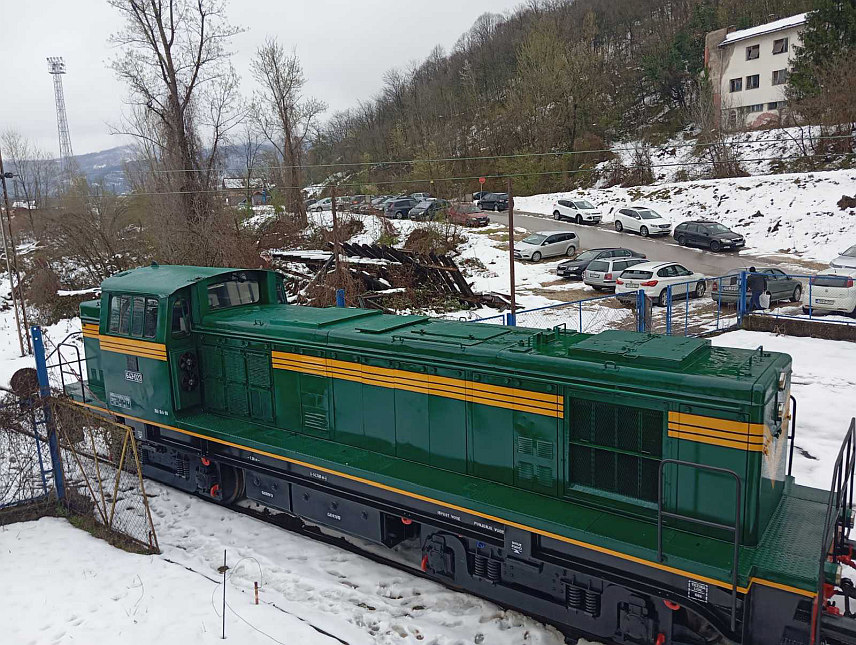 ДОБОЈ, 1. АПРИЛА /СРНА/ - "Жељезнице Републике Српске" извршиле су оправку маневарске локомотиве која је спремна за експлоатацију у оквиру послова станичне маневре у Добоју.