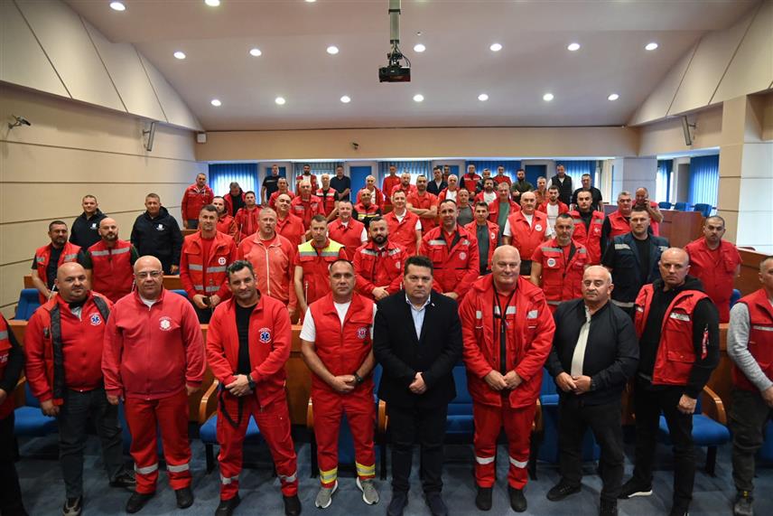 БАЊАЛУКА, 20. АПРИЛА /СРНА/ - Предсједник Народне скупштине Републике Српске Ненад Стевандић састао се данас у Бањалуци са представницима возача у служби хитне медицинске помоћи и возачима болница у Републици Српској.