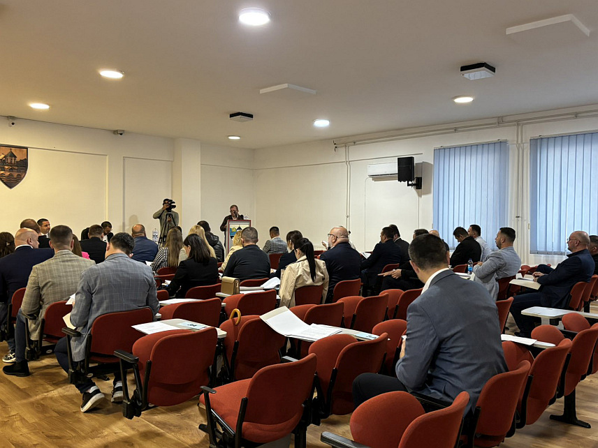 КОЗАРСКА ДУБИЦА, 20. АПРИЛА /СРНА/ - Скупштина општине Козарска Дубица данас је усвојила Програм кориштења 673,8 хектара пољопривредног земљишта у својини Републике Српске на подручју ове локалне заједнице за текућу години.