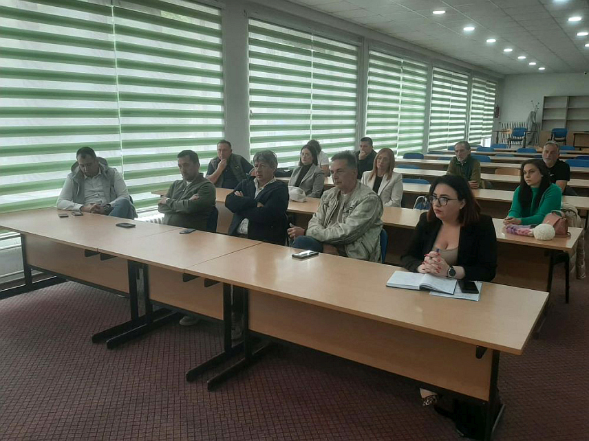 ФОЧА, 21.АПРИЛА /СРНА/ - Састнак министра туризма Републике Српске Неда Пуховца и начелника општине Милана Вукадиновића са власницима рафтинг кампова.