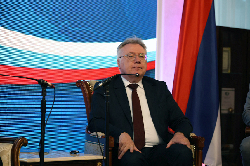 БАЊАЛУКА, 21. АПРИЛА /СРНА/ - Амбасадор Русије у БиХ Игор Калабухов изјавио је да Дејтонски мировни споразум остаје кључни оквир за стабилност БиХ, те да Руска Федерација, као један од гараната тог споразума, инсистира на његовом досљедном поштовању без наметања спољних рјешења./фото: Борислав Здриња/