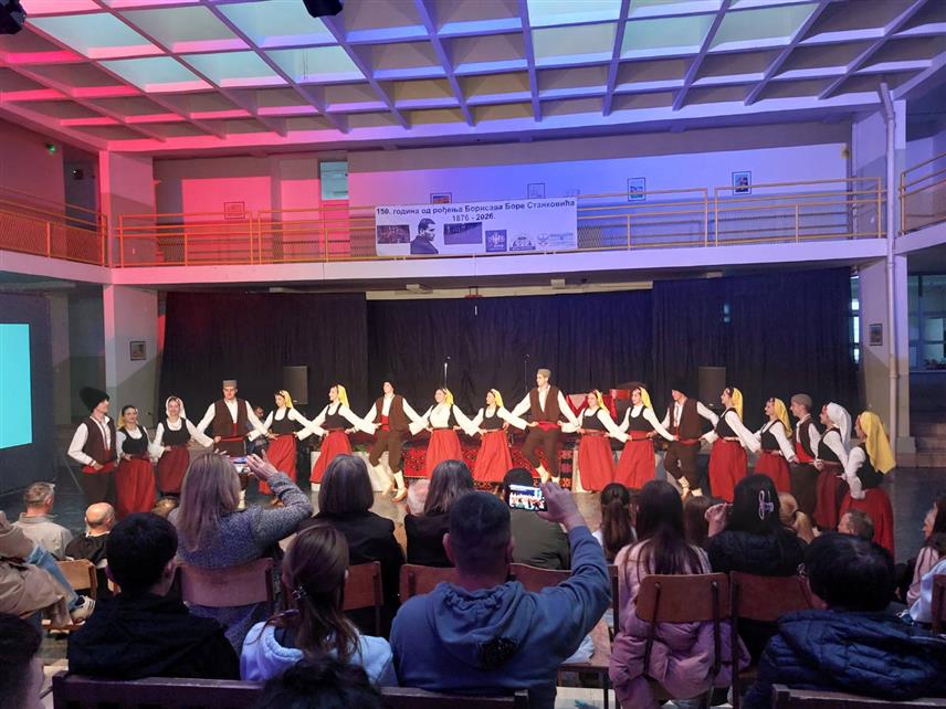 ВЛАСЕНИЦА, 21. АПРИЛА /СРНА/ - У Средњошколском центру "Милорад Влачић" у Власеници одржан је јавни час посвећен обиљежавању 150 година од рођења Борисава Боре Станковића, једног од најзначајнијих представника српског реализма, а циљ је био да се укаже да Дрина није граница, већ да с обје њене стране живи исти народ.