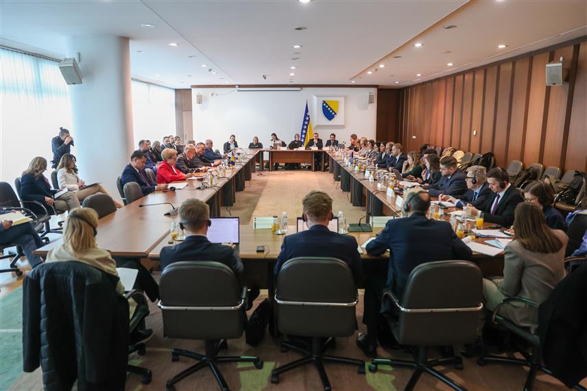 САРАЈЕВО, 22. АПРИЛА /СРНА/ - Представници Радне групе Европског савјета за Балкан на састанку у Сарајеву са члановима Заједничког колегијума оба дома парламента БиХ.