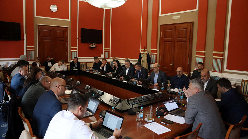 БРЧКО, 22. АПРИЛА /СРНА/ - Влада Брчко дистрикта одобрила је програм утрошка средстава за самозапошљавање у пољопривреди за ову годину у износу од 500.000 КМ.