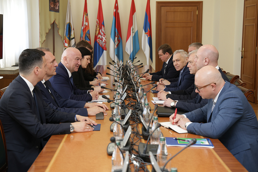 БЕОГРАД, 23. АПРИЛА /СРНА/ - Министар у Влади Србије задужен за међународну економску сарадњу Ненад Поповић разговарао је данас у Београду са замјеником министра спољних послова Руске Федерације Александром Грушком.