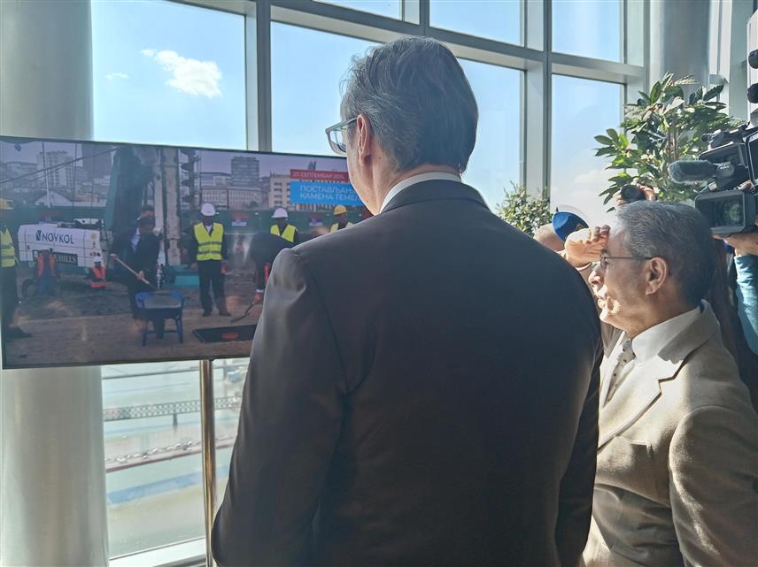 БЕОГРАД, 23. АПРИЛА /СРНА/ - На 41. спрату Куле Београд у Београду на води данас је отворен видиковац, који постаје нова туристичка атракција пријестонице Србије.Предсједник Србије Александар Вучић, који је присуствовао отварању видиковца, рекао је да је ово најљепши дио југоисточне Европе, да има 360 степени поглед у круг.