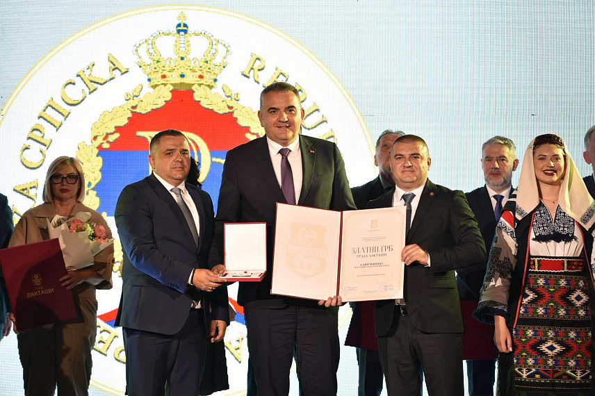 ЛАКТАШИ, 23. АПРИЛА /СРНА/ - Предсједнику Владе Републике Српске Сави Минићу вечерас је на свечаној академији поводом Дана града Лакташи уручено највеће градско признање Златни грб за изузетан допринос у развоју града.