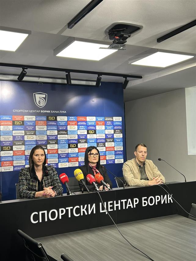 БАЊАЛУКА, 24. АПРИЛА /СРНА/ - Министар породице, омладине и спорта Републике Српске Ирена Игњатовић, спортски директор Европске федерације школског спорта Горица Билак Моцоња и Марко Радић из Туристичке организације Републике Српске на конференцији за новинаре данас у Бањалуци.