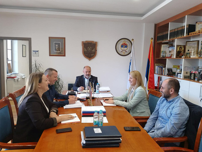 ВИШЕГРАД, 24. АПРИЛА /СРНА/ - Начелник општине Вишеград Младен Ђуревић и представници Министарства пољопривреде, шумарства и водопривреде Републике Српске.