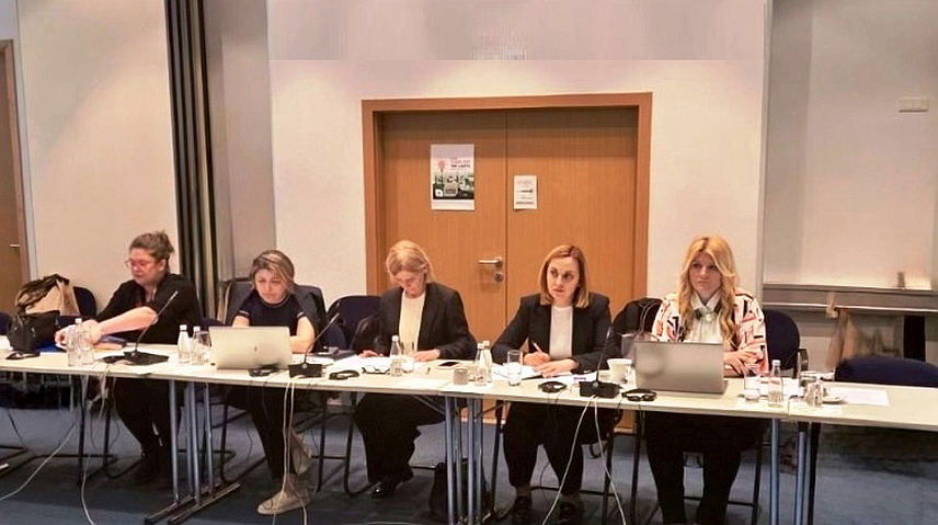 САРАЈЕВО, 24. АПРИЛА /СРНА/ - Трећи састанак Дијалога у области управљања јавним финансијама, на којем су учествовали представници Министарства финансија Републике Српске, одржан је данас у сарадњи са Делегацијом ЕУ у БиХ, а у оквиру редовног годишњег процеса сарадње институција у земљи и ЕУ.