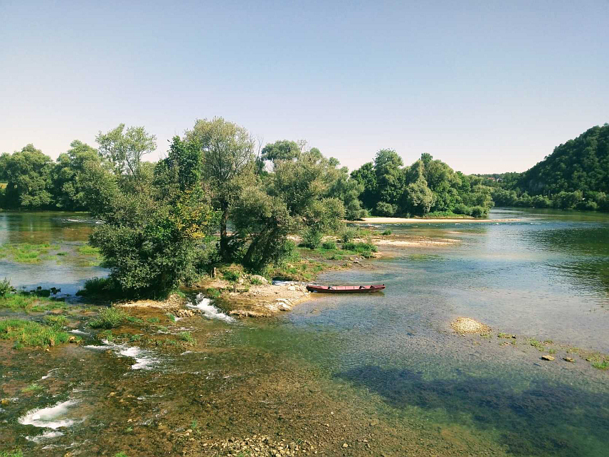 БАЊАЛУКА, 25. АПРИЛА /СРНА/ - Парк природе "Уна" представља једно од значајнијих заштићених подручја у Републици Српској, са изузетним природним вриједностима, богатим биодиверзитетом и значајним хидролошким системом ријеке Уне.