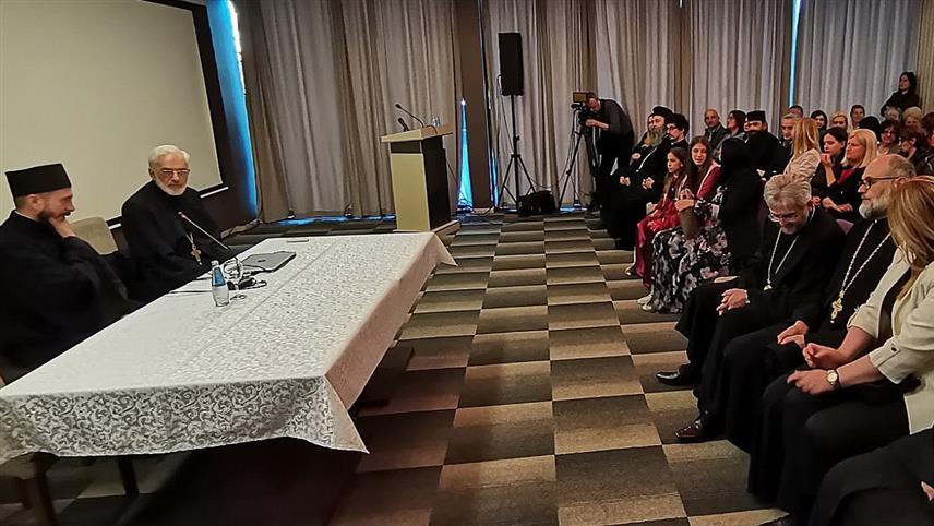 ДОБОЈ, 26. АПРИЛА /СРНА/ - Протојереј ставрофор Милош Весин, духовник из Чикага одржао је предавање "Да ли и колико познајемо нашу дјецу?".