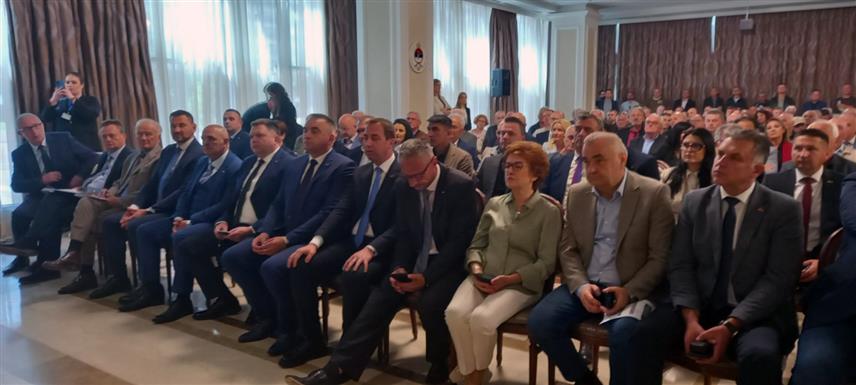 БАЊАЛУКА, 27. АПРИЛА /СРНА/ - Конференција "Кривични прогон као инструмент ревизије историје - угрожавање слободе мишљења и говора пресудама Суда БиХ" у Бањалуци.